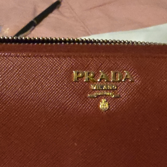 EUC Prada Saffiano Leather zippy wallet with COA card - Picture 2 of 9